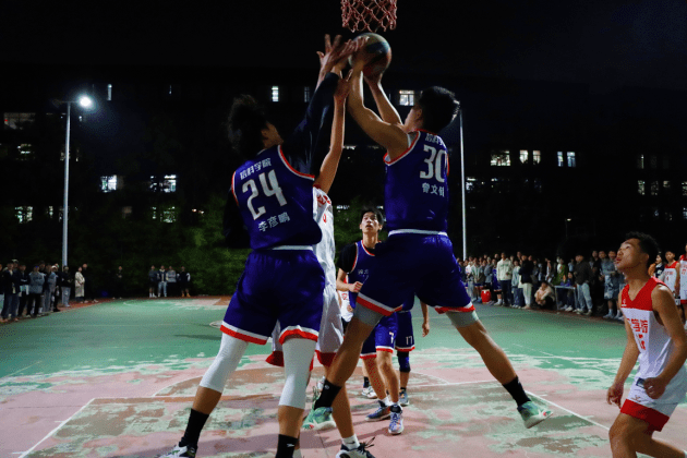 九游体育官方入口-关于里尔球迷热情高涨，助威声不绝于耳的信息