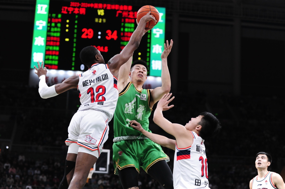 九游游戏-关于深圳队在比赛中取得胜利,实力压倒对手的信息