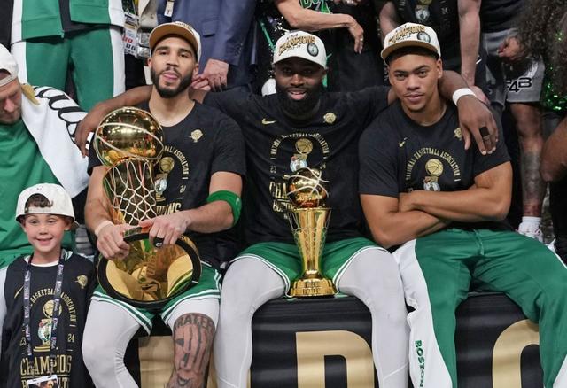 NBA全明星周末，球星们齐聚一堂献技秀的简单介绍