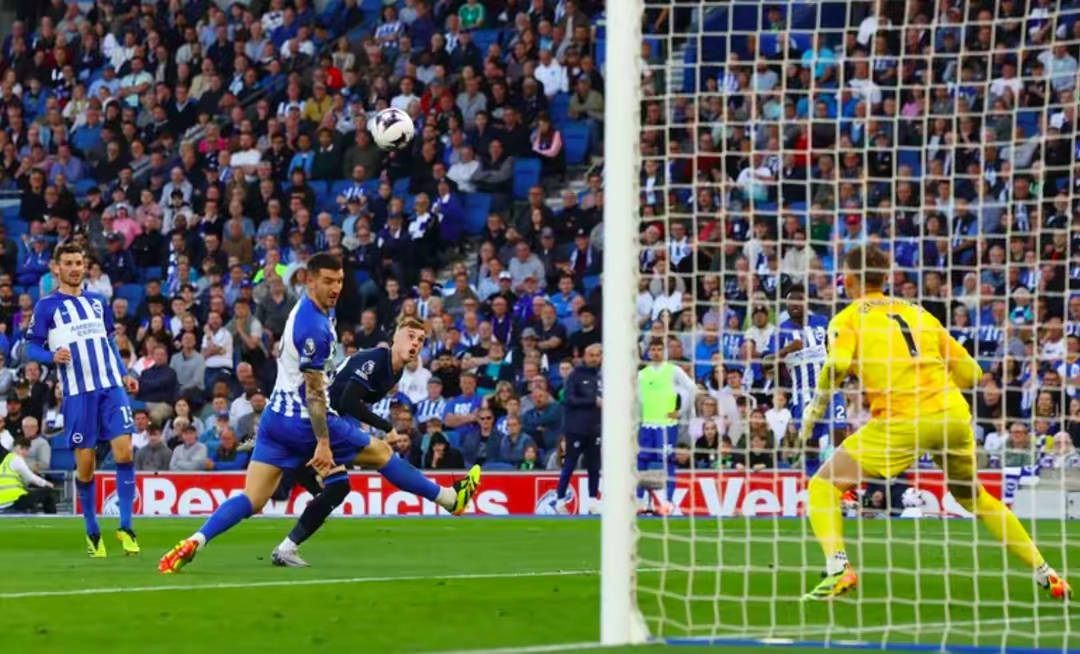 包含曼联客场胜布莱顿，取得重要胜利的词条