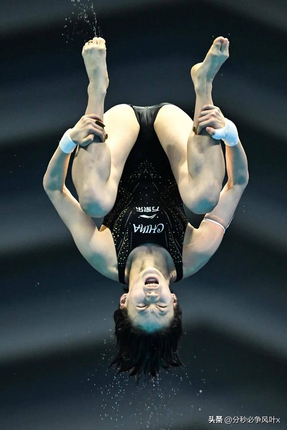 赛场上精彩纷呈，观众掌声雷动