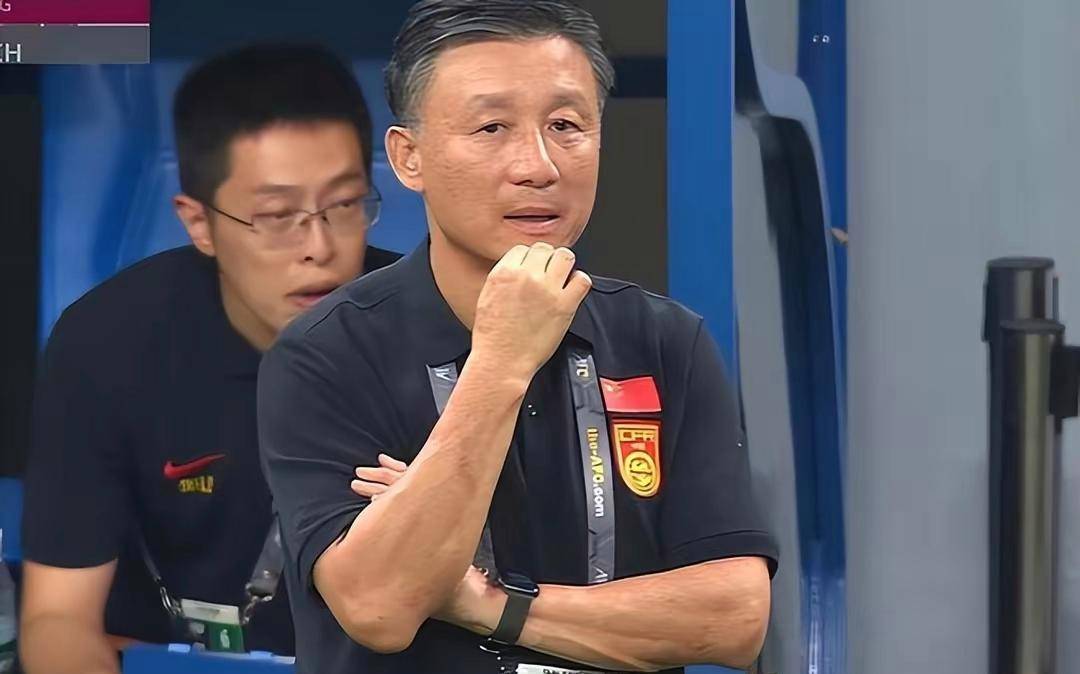 球员接受采访，解读战术和比赛心态