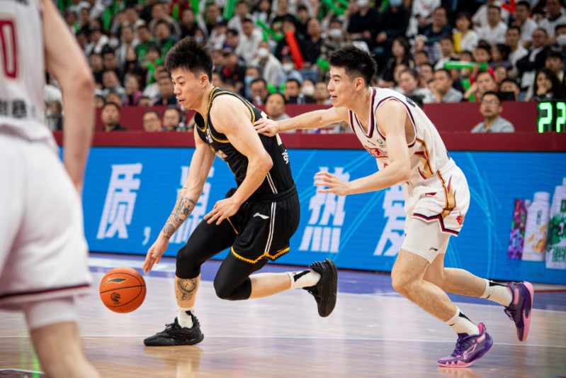 鲁能客场迎战权健，上演纷争激战