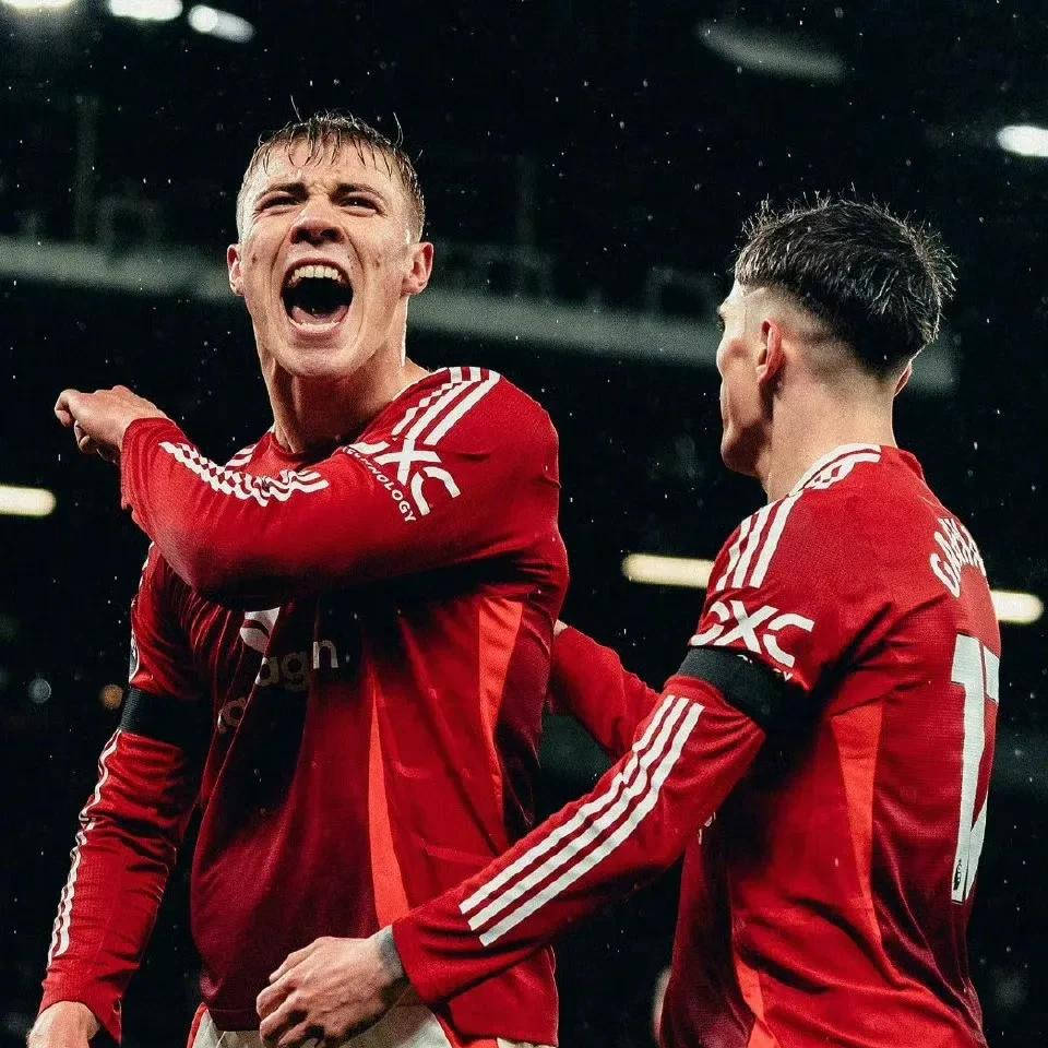 曼联全队发挥出色，获得胜利