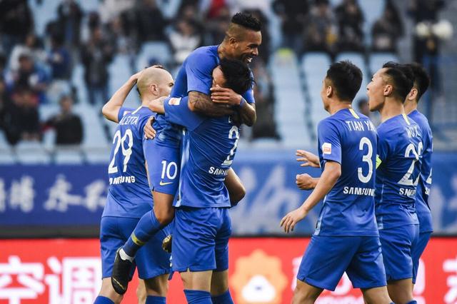 一场搏斗赛场，选手彪炳战绩