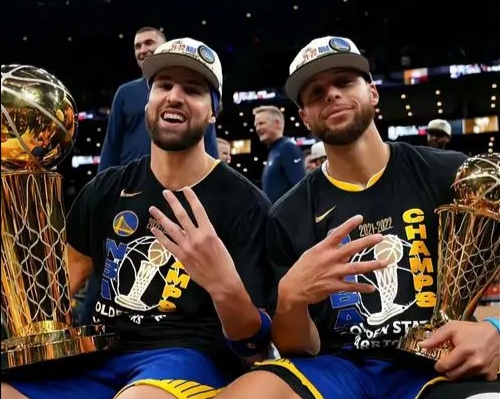 九游体育-勇士队大胜强敌，库里独得分！