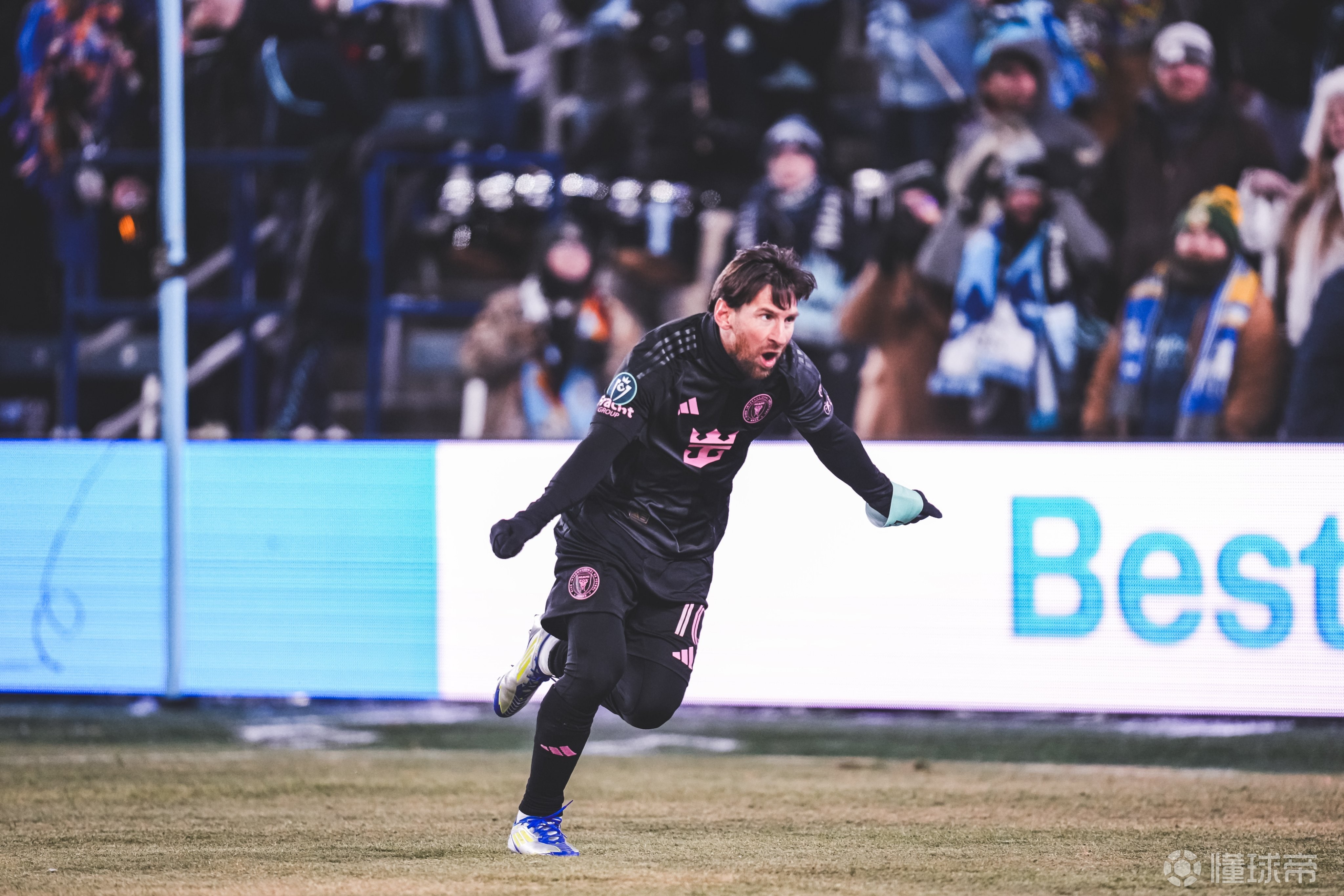 九游娱乐网站-梅西连续进球，巴萨稳居前四位置