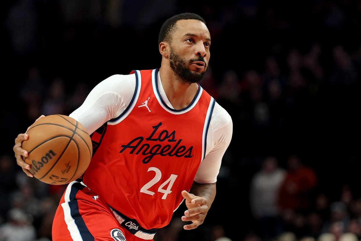 九游体育官方入口-闪耀明星本西蒙斯带伤出战，带领球队反败为胜