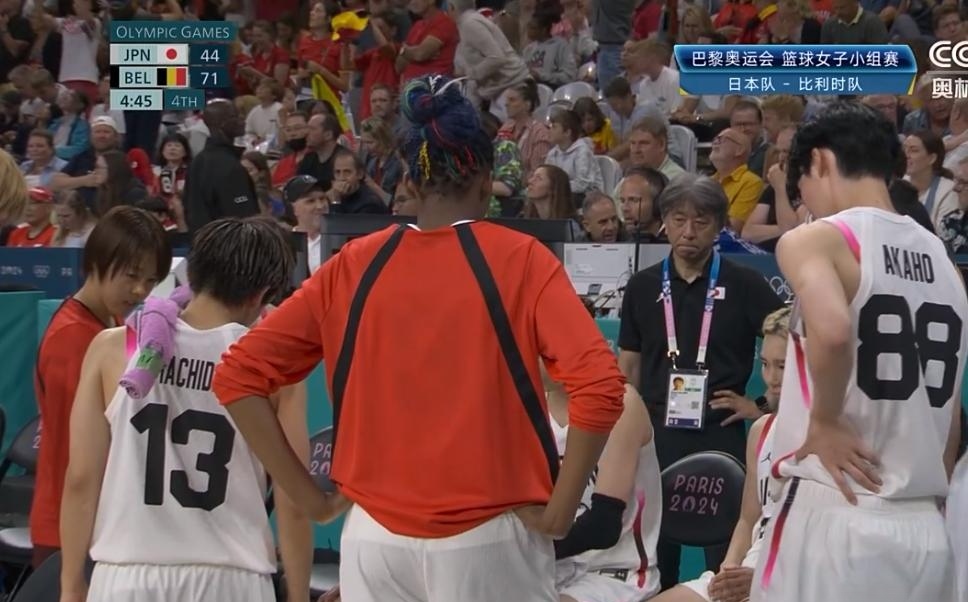 九游娱乐官方-女子篮球比赛中一支实力雄厚的球队表现出色的简单介绍