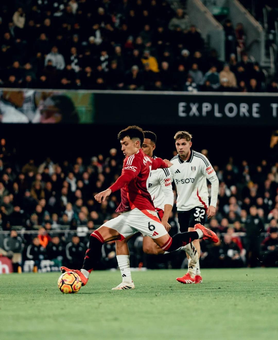 曼联中场展现统领风采：团队默契精湛