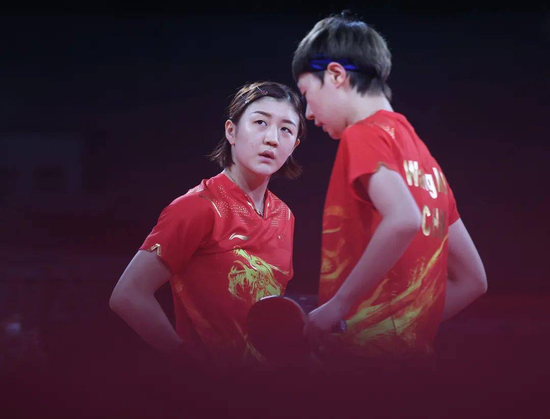 世界足坛女子比拼正酣，各队交锋激烈