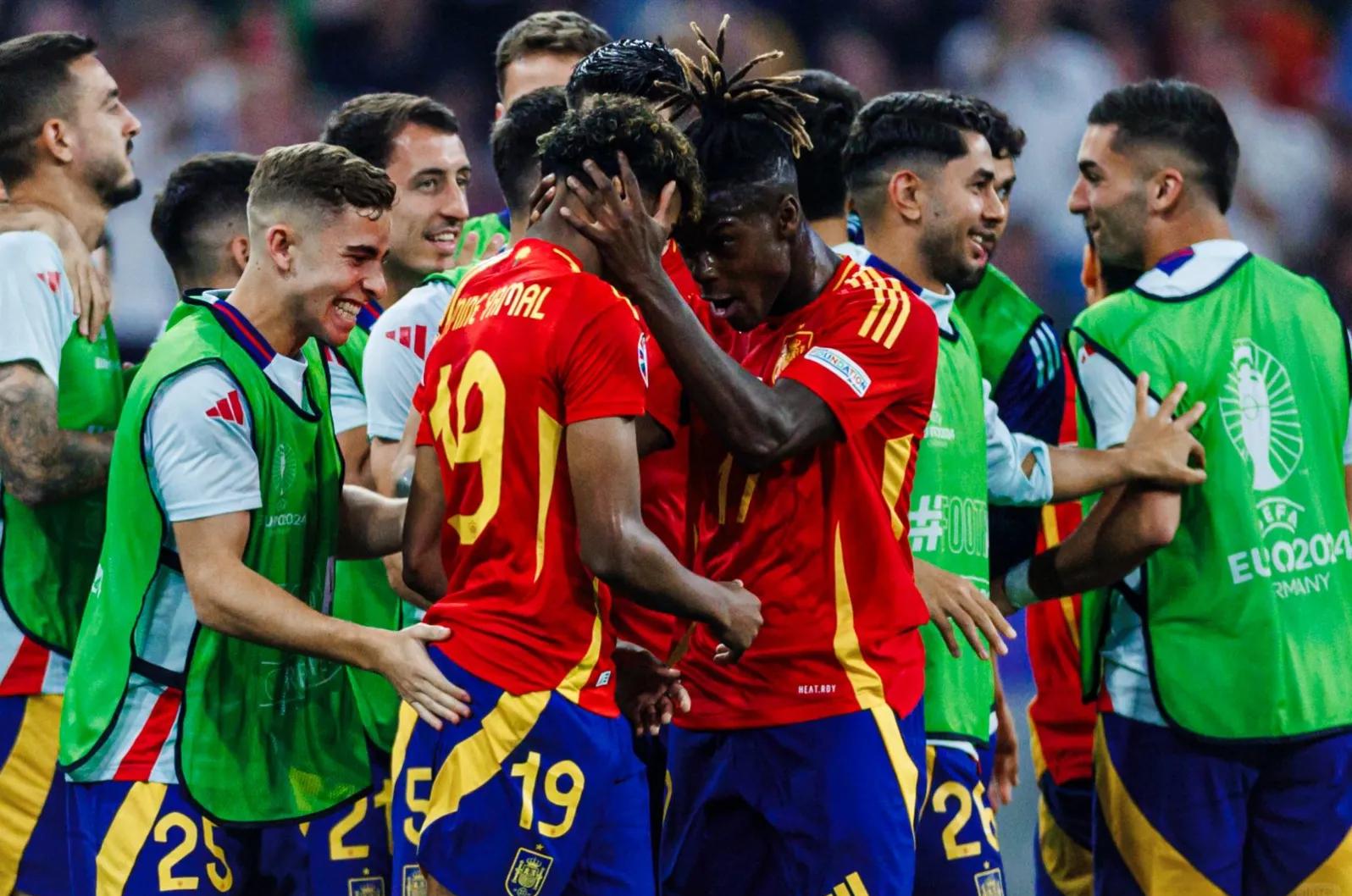 巴西队与法国队激烈对抗，双方战成平局