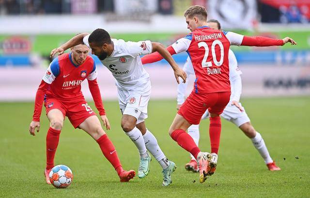 汉堡队主场失利憾事，攻防转变关键