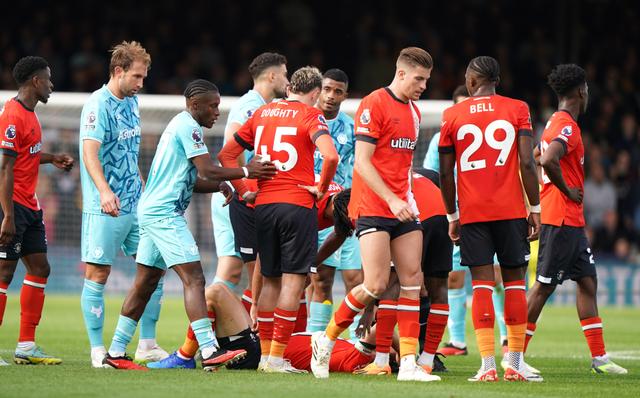 包含斯托克城主场击败对手，保级希望复苏的词条