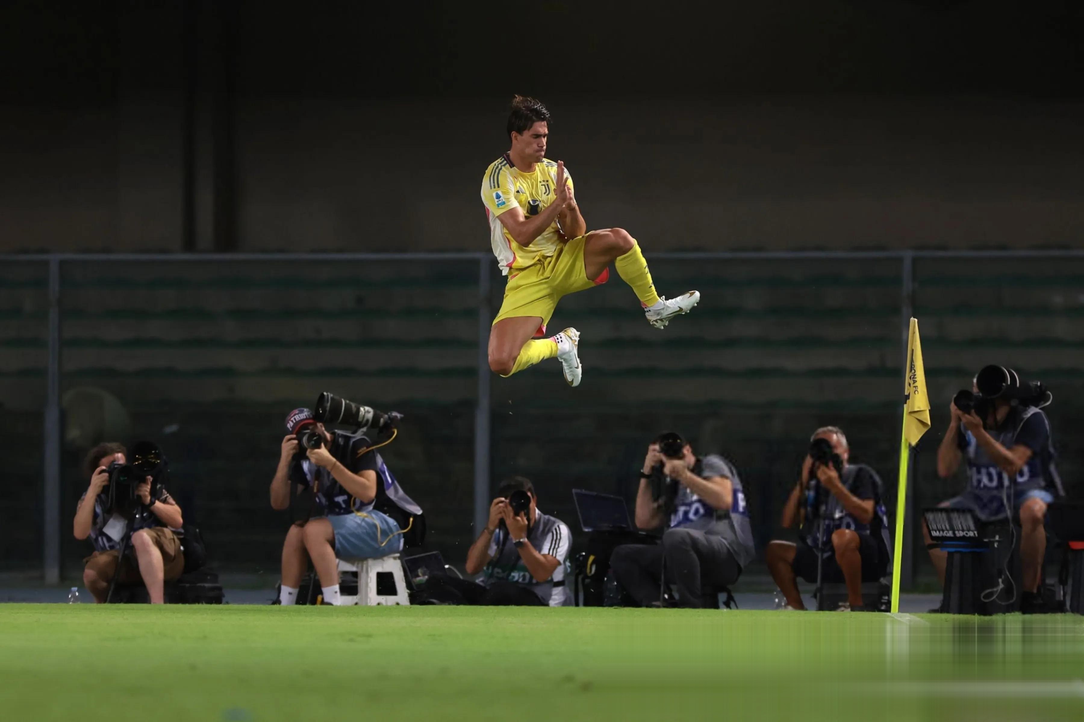 包含尤文图斯霸气登顶，全队士气高昂的词条