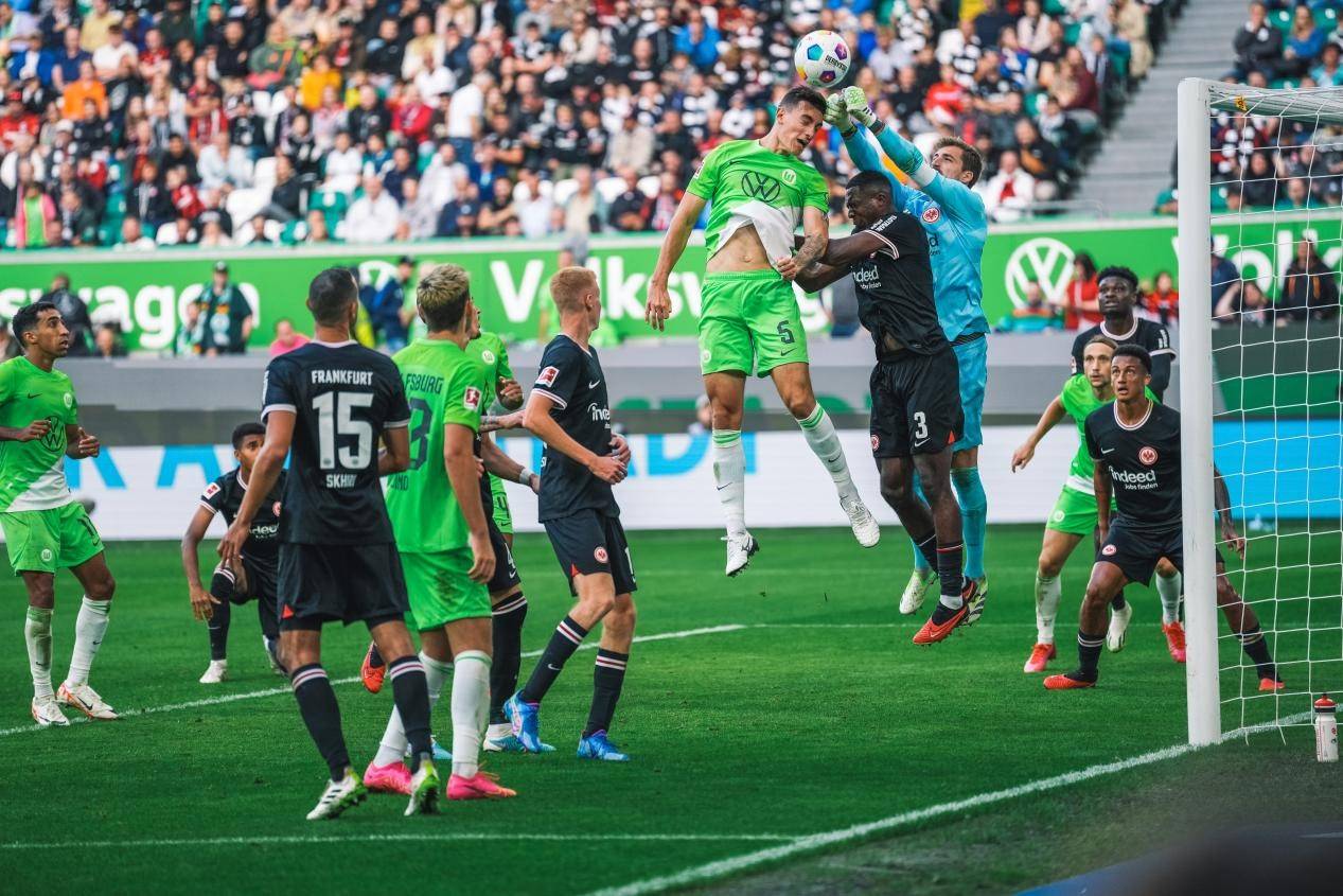 九游娱乐官方-沃尔夫斯堡客场一胜，豪取德甲宝座