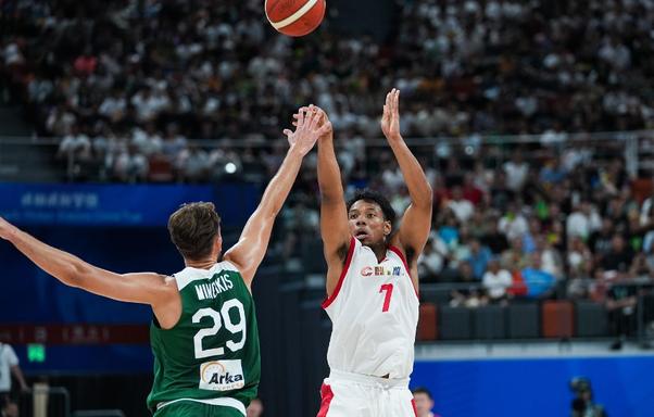 九游体育平台-西亚篮球球员在比赛中立下汗马功劳，圆满完成任务