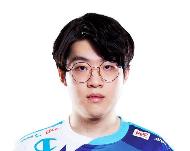 九游游戏-包含DFM绝杀TL，Tarzan线上压制力十足宿敌对决成都决赛之夜，点燃全场激情的词条