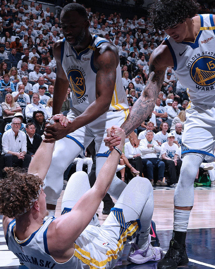 包含勇士队成功晋级西部决赛，将迎战湖人队的词条