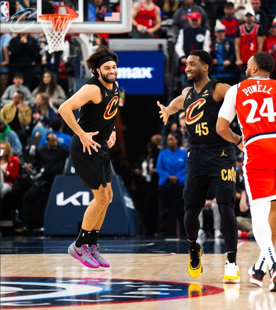 九游娱乐入口-米切尔砍31分爵士负快船