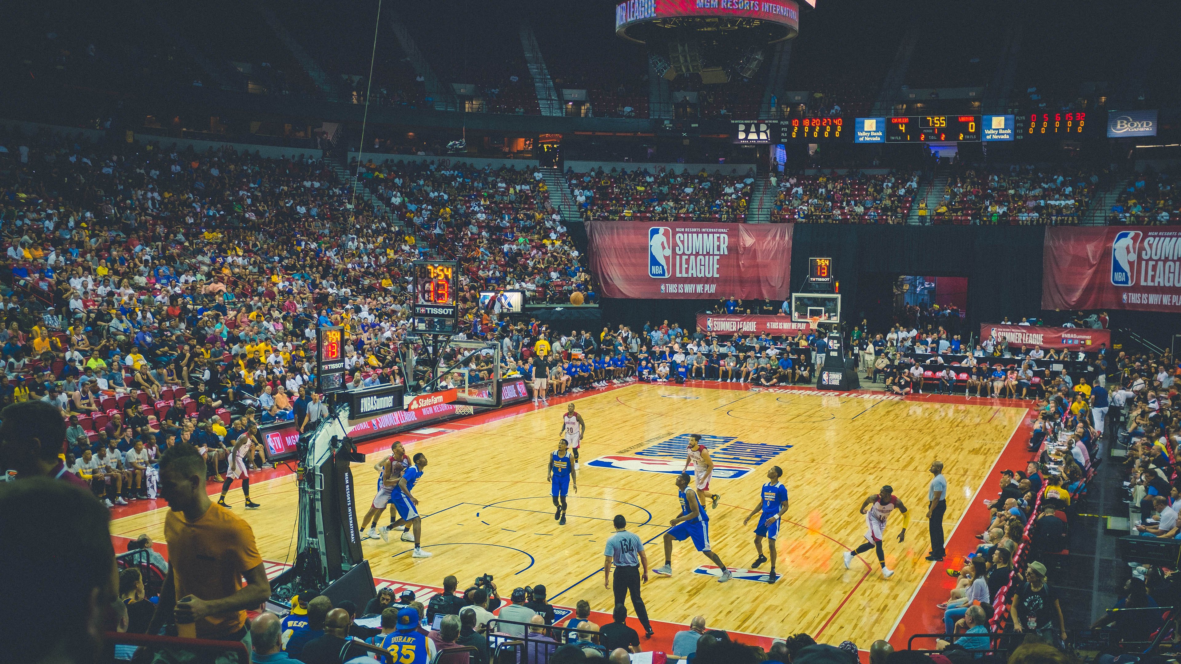 阴影中的猎手，当梅赛德斯绞杀哈斯，维斯塔潘投下意外火种